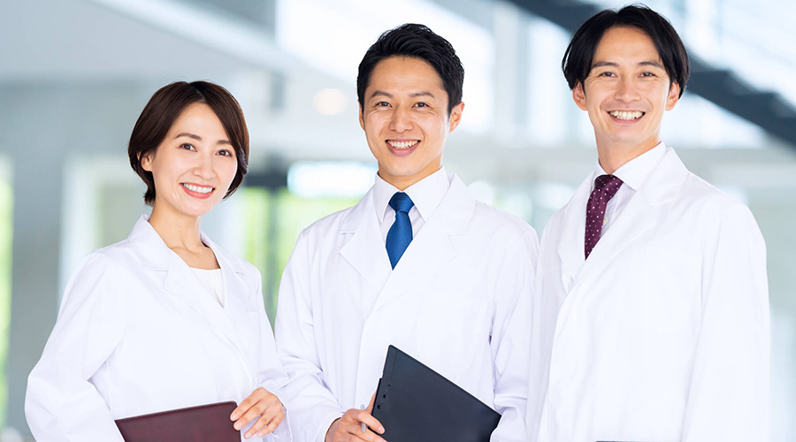 医師3人の画像